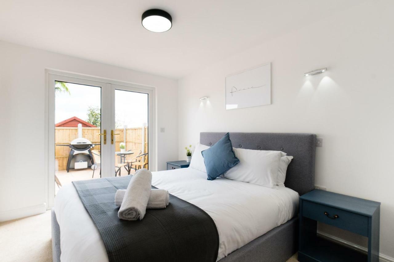 Sea Breeze Apartment Пул Екстериор снимка