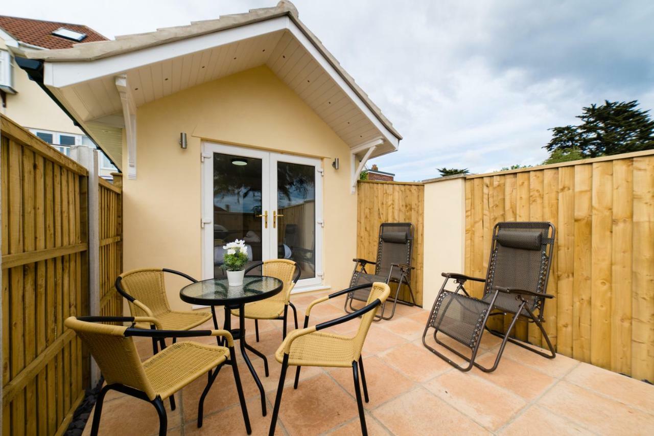Sea Breeze Apartment Пул Екстериор снимка
