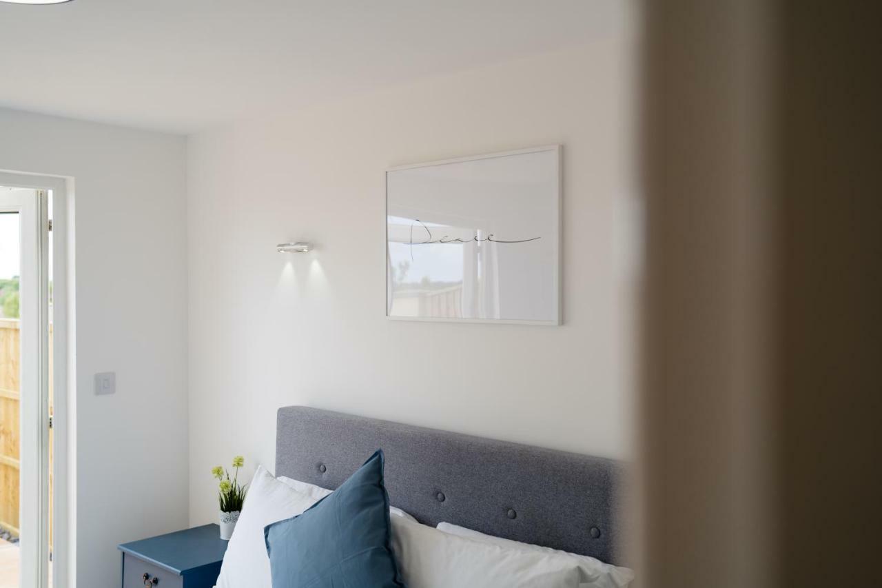 Sea Breeze Apartment Пул Екстериор снимка