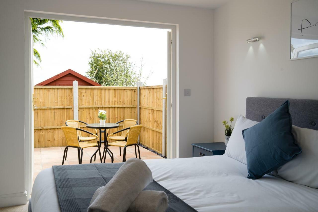 Sea Breeze Apartment Пул Екстериор снимка