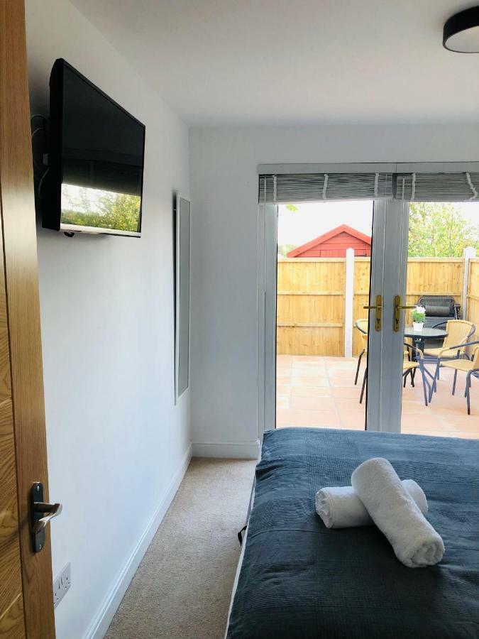 Sea Breeze Apartment Пул Екстериор снимка