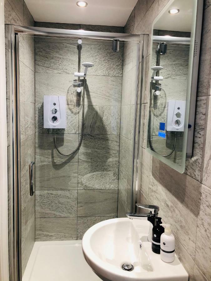 Sea Breeze Apartment Пул Екстериор снимка